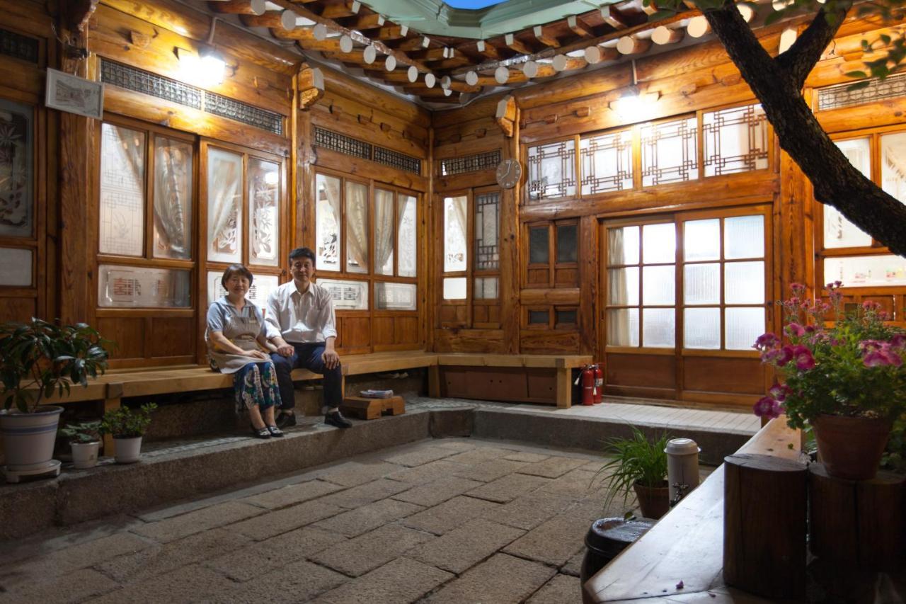 Dongmyo Hanok Sihwadang - Private Korean Style House In The City Center With A Beautiful Garden Szöul Kültér fotó