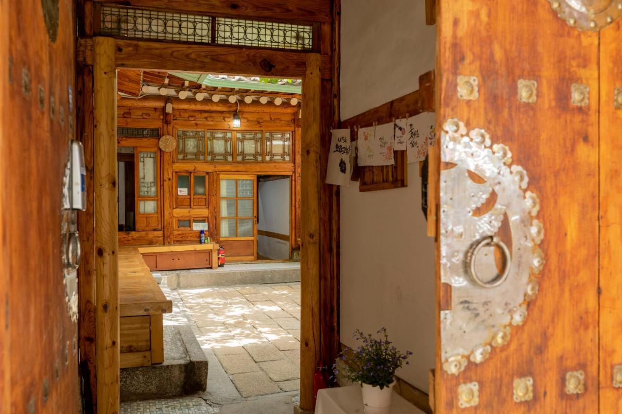 Dongmyo Hanok Sihwadang - Private Korean Style House In The City Center With A Beautiful Garden Szöul Kültér fotó