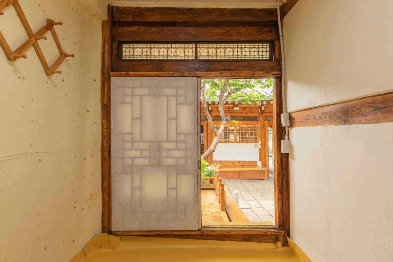 Dongmyo Hanok Sihwadang - Private Korean Style House In The City Center With A Beautiful Garden Szöul Kültér fotó
