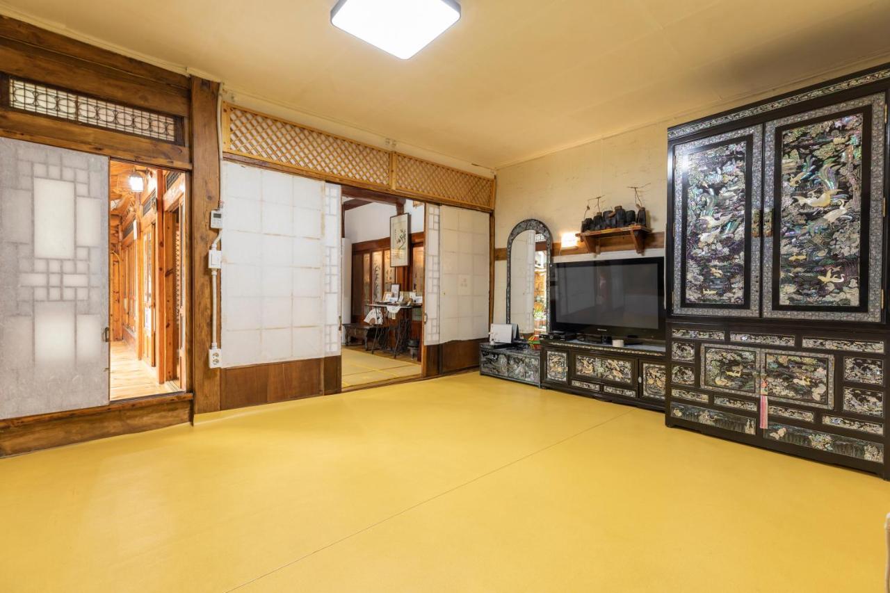 Dongmyo Hanok Sihwadang - Private Korean Style House In The City Center With A Beautiful Garden Szöul Kültér fotó