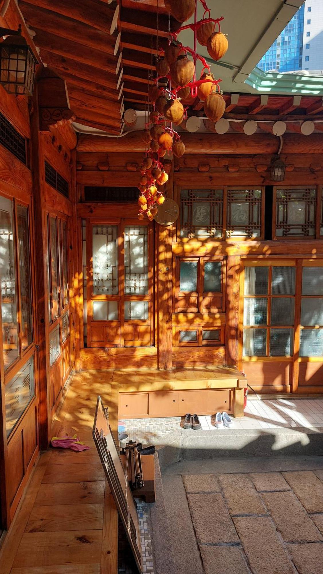 Dongmyo Hanok Sihwadang - Private Korean Style House In The City Center With A Beautiful Garden Szöul Kültér fotó