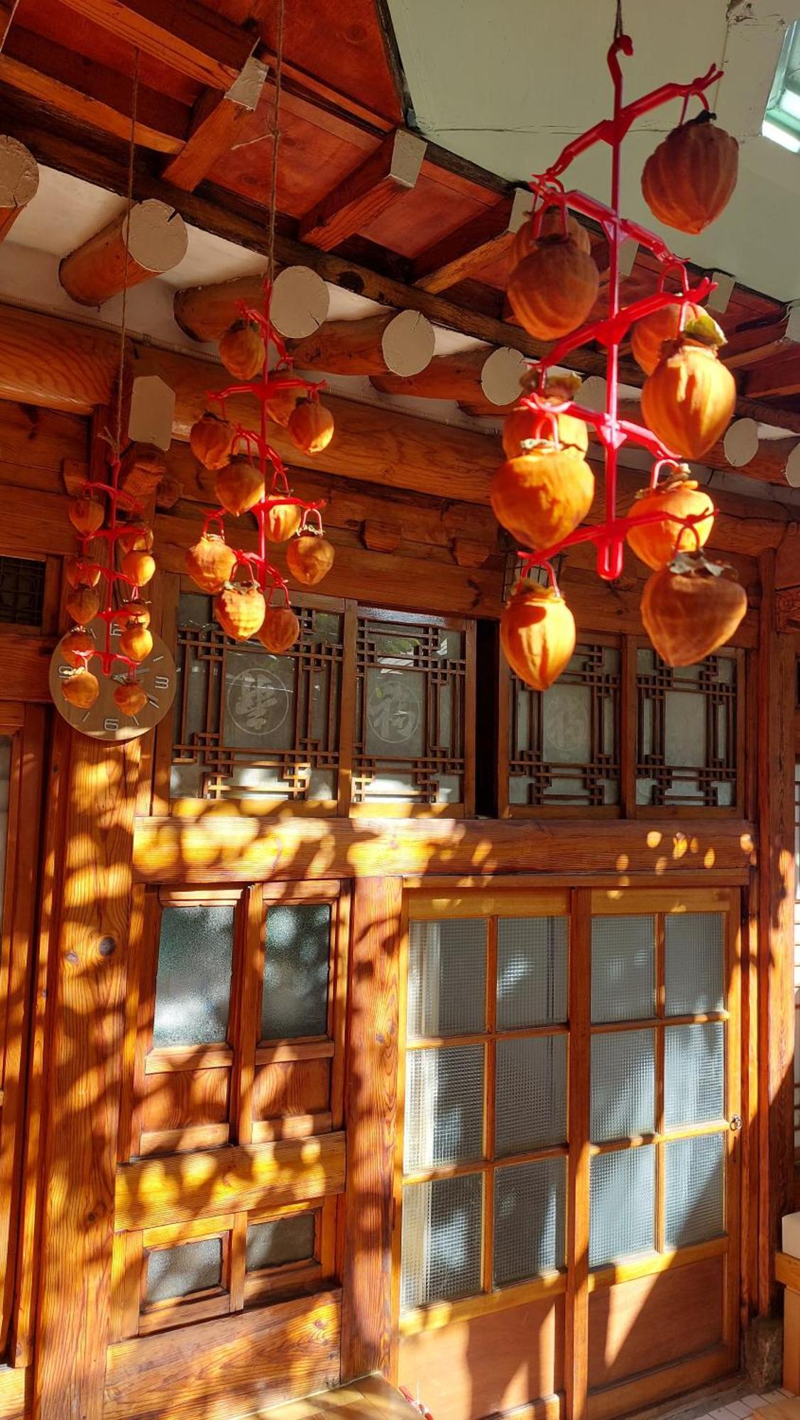 Dongmyo Hanok Sihwadang - Private Korean Style House In The City Center With A Beautiful Garden Szöul Kültér fotó